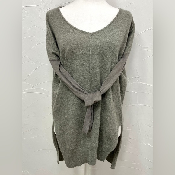 Gianni Bini Sweaters - Gianni Bini high low sweater tight sleeved